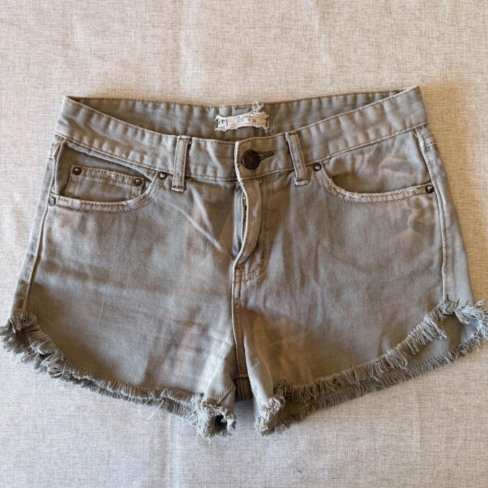 Free People Women Taupe Grey Denim Cutoff Shorts Frayed Hem Size 26 Boho Casual